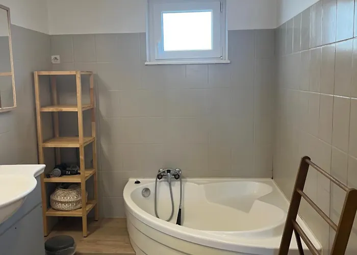 F2 Proche Petite Venise Appartement *